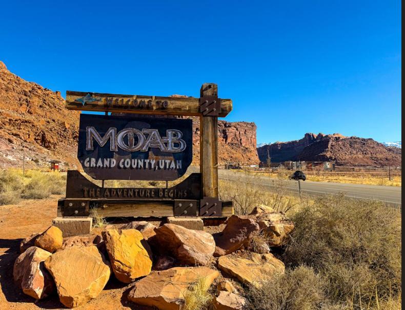 Wolfe'S Moab, Adult Only Hotel Exterior foto